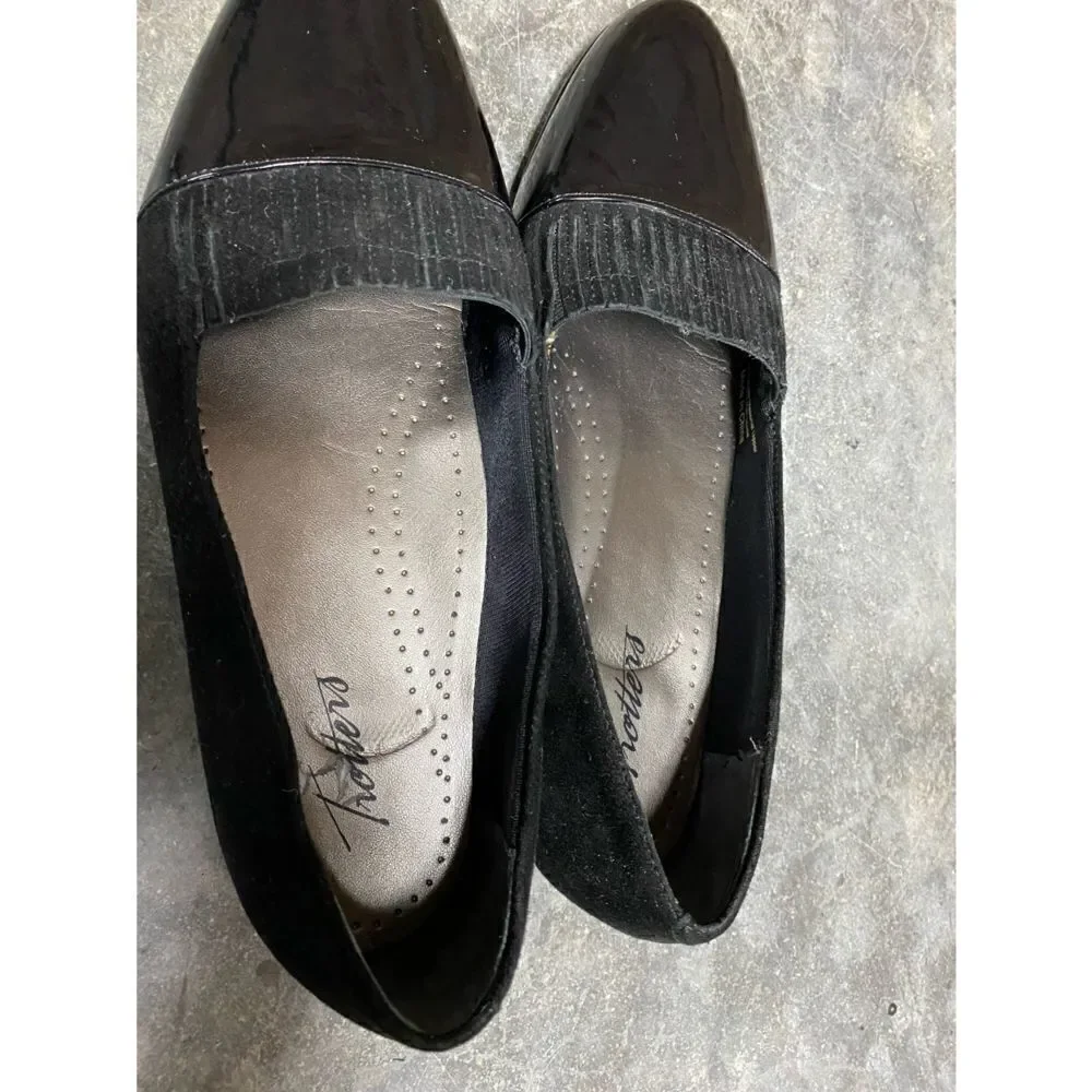 Trotters Black Patton Leather & Suede Flat Size 7.5